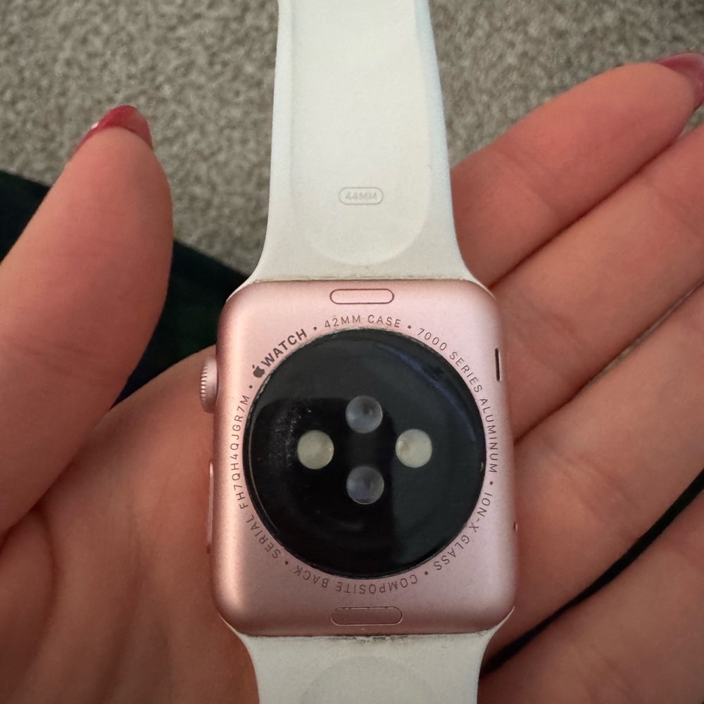 Pink Apple Watch - Picture 3 of 7